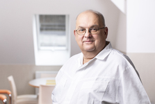 Primář MUDr. Miloš Stoilov: Moderní doba s sebou přináší nemožnost či neochotu se o své seniory postarat